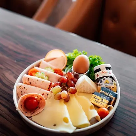 Und Restaurant Hotel 4*