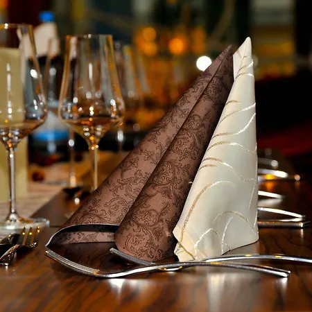 Und Restaurant 酒店