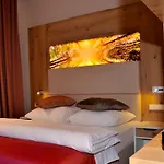 Und Restaurant 4*